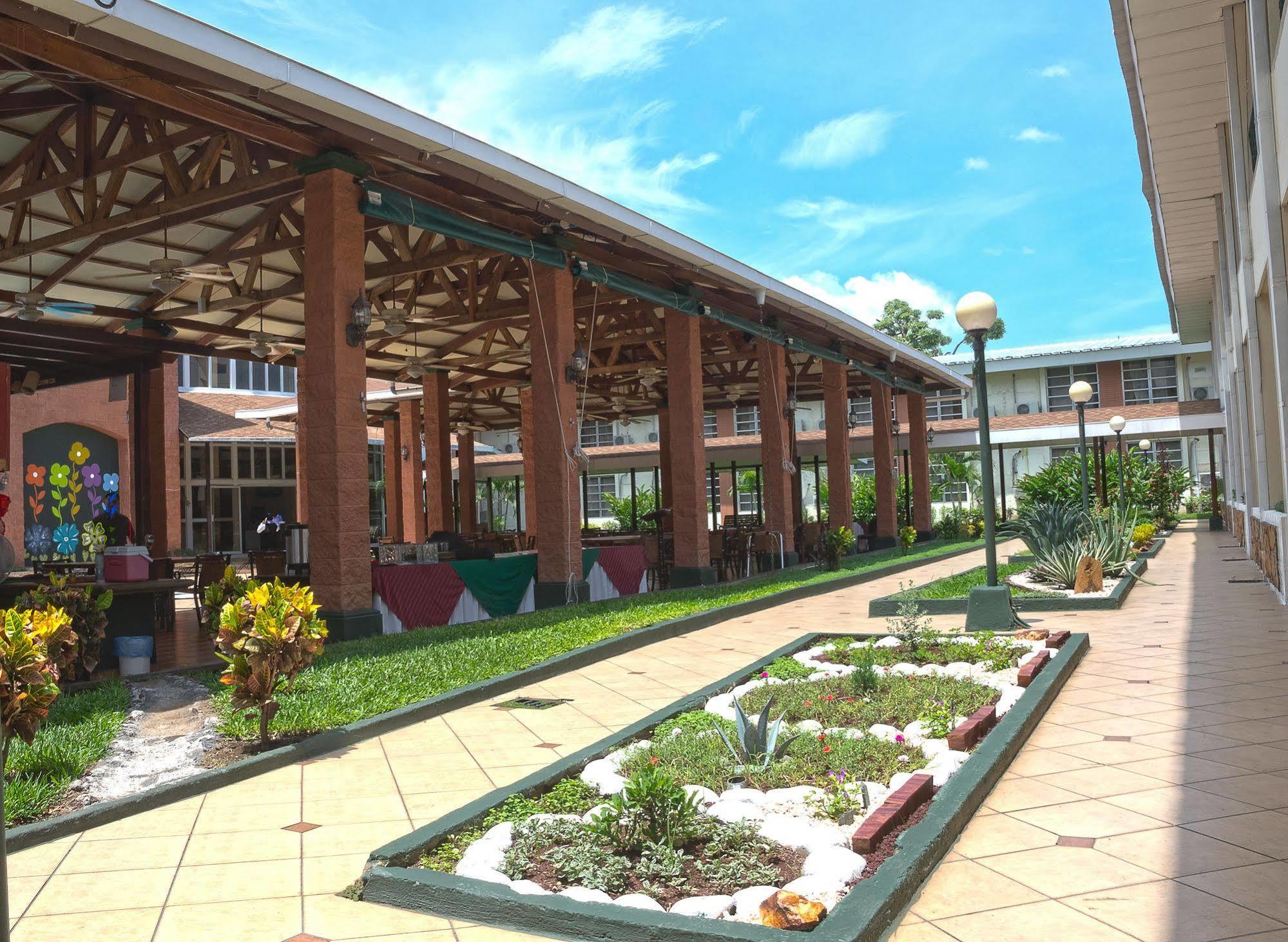 Hotel Tropico Inn San Miguel Exterior photo