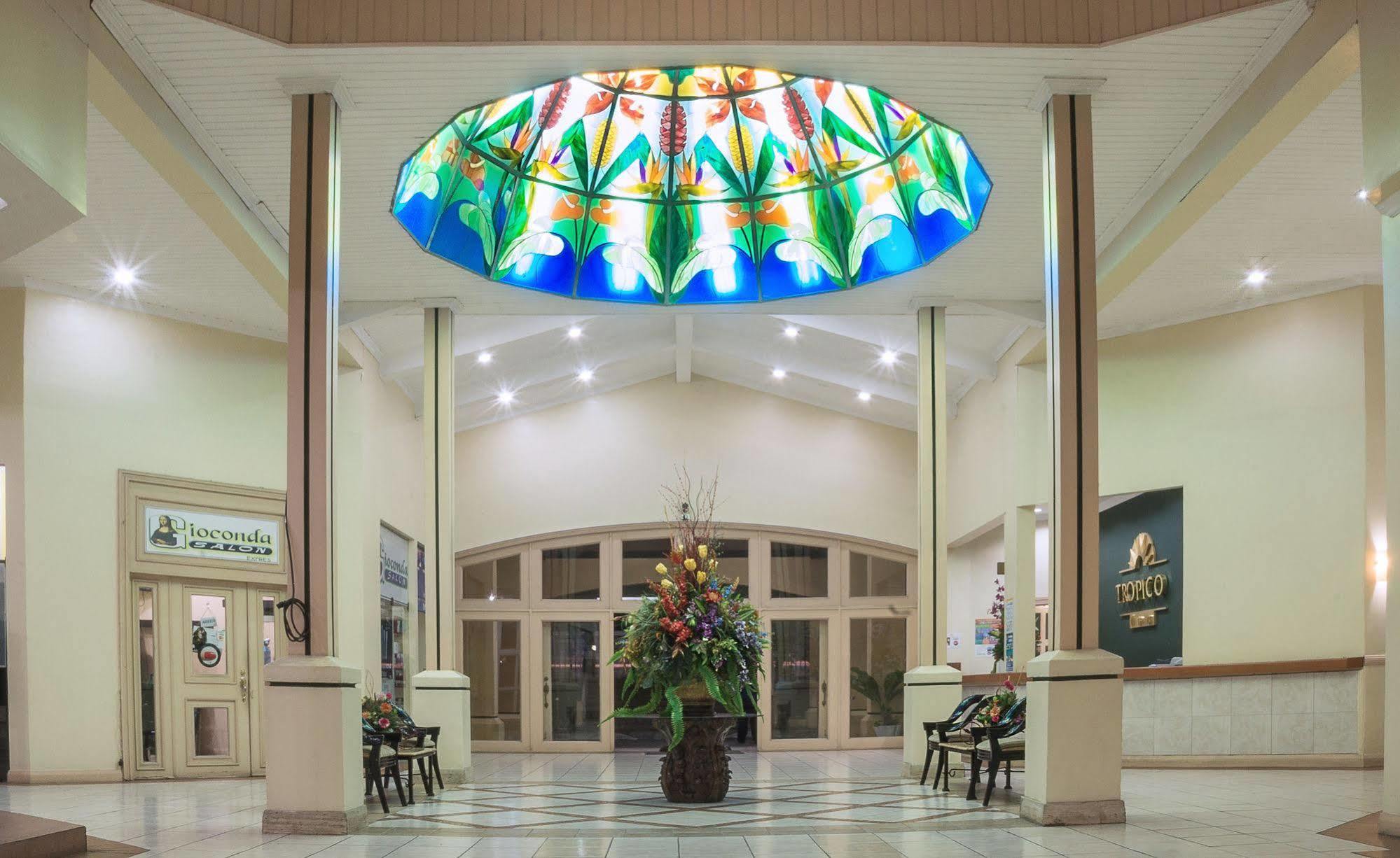 Hotel Tropico Inn San Miguel Exterior photo